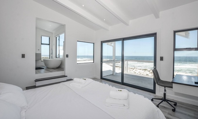 Yzerfontein House | Beachfront Sandbanks Villa with Pool and Ocean View