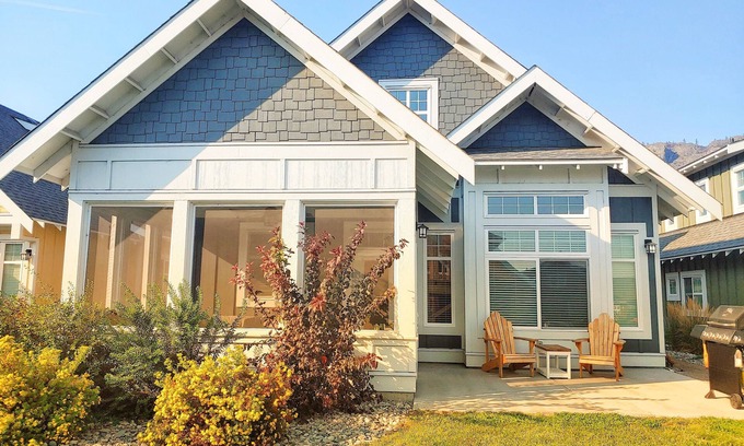 Okanagan-Similkameen House | Family-Friendly Sandcastle Cottage with Lake Views & Pool