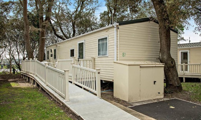Mudeford Apartment | Oceanfront Sandcastle Mobility Lodge: Pet-Friendly Retreat
