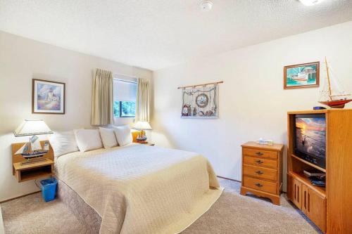 Moclips House | Ideal Sanderling Condo: Oceanfront, Pet-Friendly Stay