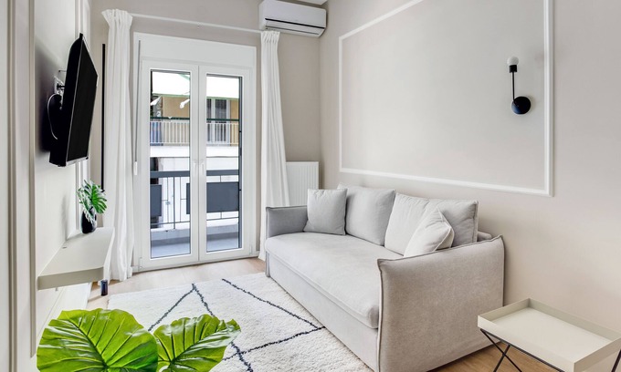 Neapoli-Sykies Apartment | Inviting 1-Bedroom Apartment with Balcony in New Town