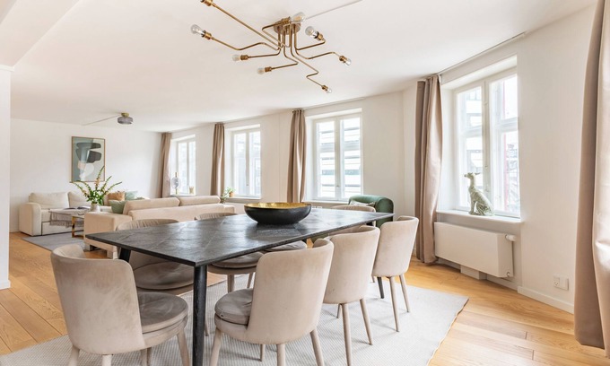 Copenhagen City Centre Apartment | Regent Retreat: Chic 3-Bedroom Apartment with Balcony