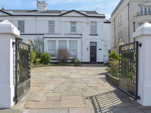 Southport House | Child-Friendly Escape at Sandfield The Promenade - Rated 9.7
