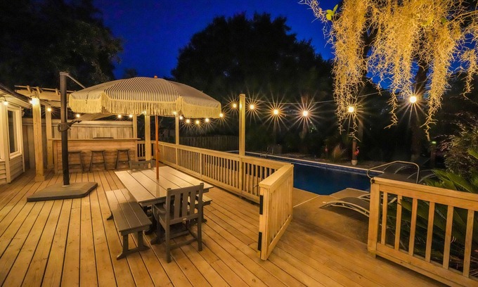 Savannah House | Sandfly Retreat: Poolside Oasis Near Downtown & Tybee