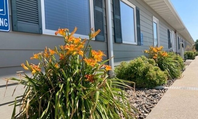 Atkinson Hotel | Cozy Sandhills Guest House Motel: Family-Friendly Retreat
