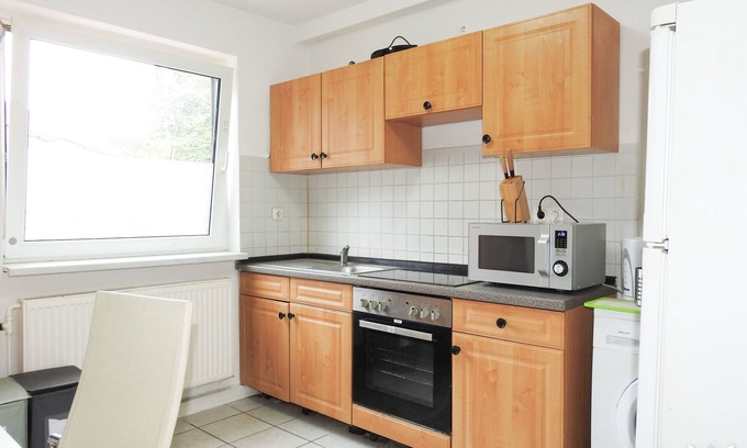 Hemelingen Apartment | Family-Friendly Stay at Sandhofstr.3a with Prime Amenities