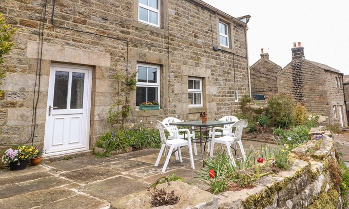 Lofthouse House | SANDHOLME, pet friendly, with open fire in Pateley Bridge