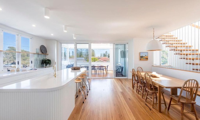 Yamba House | Sandhurst: Relaxing Family Retreat with Pool Access