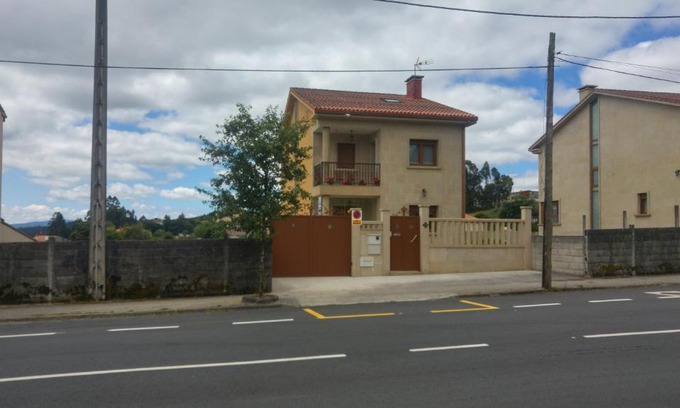 Santiago de Compostela House | Discover Sandino 32: Family-Friendly with a 9.6 Rating