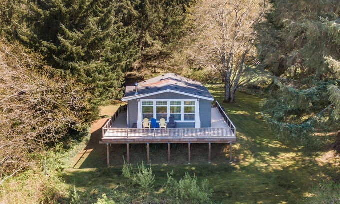 Cloverdale House | Discover Sandlake Views #186: Secluded Retreat with Oceanfront