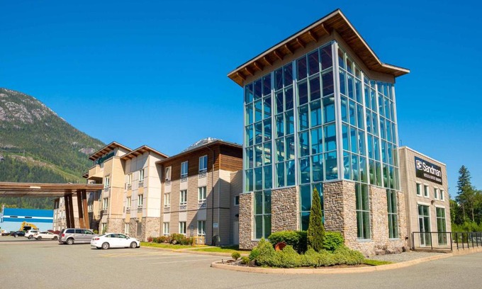 Squamish Hotel | Oceanfront Retreat at Sandman Hotel & Suites Squamish