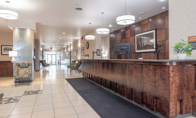 South Lethbridge Hotel | Explore Sandman Hotel Lethbridge with Pool and Restaurant