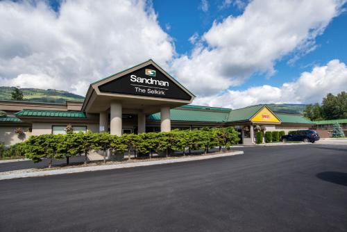 Revelstoke Hotel | Discover Sandman Hotel Revelstoke: Pet Friendly Getaway