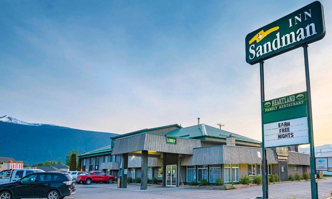 McBride Hotel | Budget-Friendly Stay at Sandman Inn McBride with Restaurant