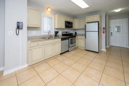 Surfside Beach House | Sandpebble Beach Club #101