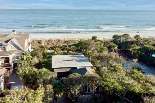 North Forest Beach House | Beachside Retreat: Sandpiper by AvantStay with Spacious Yard