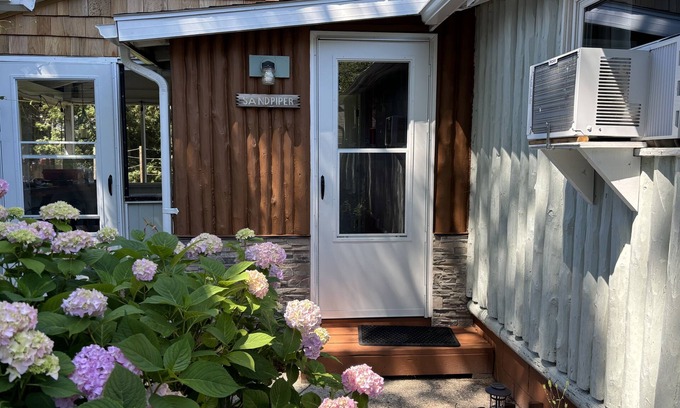 Ludington Cottage | Inviting Sandpiper Cottage on Hamlin Lake with Pool & Breakfast