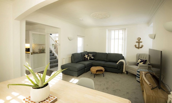 Cullen Cottage | Pet-Friendly Sandpiper Cottage with Ocean View in Cullen