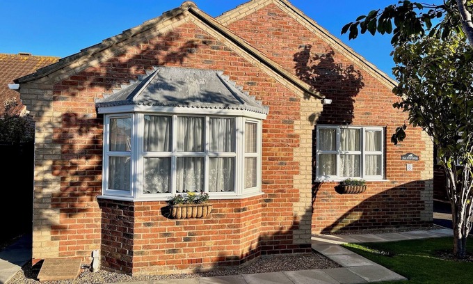 Mablethorpe and Sutton House | Trusthorpe: Ideal Seaside Retreat with Pet-Friendly Perks