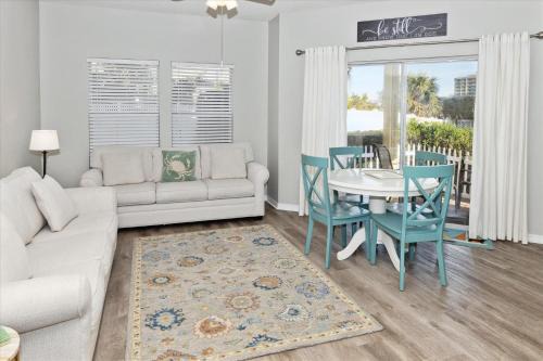 Holiday Isle Apartment | Discover Sandpiper Cove 9124 with Pool and Hot Tub Access