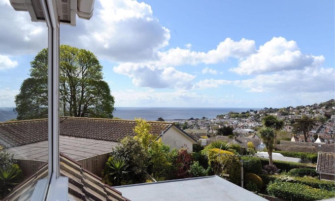Lyme Regis House | Relaxing Ocean View Stay at Sandpiper - 10/10 Rated