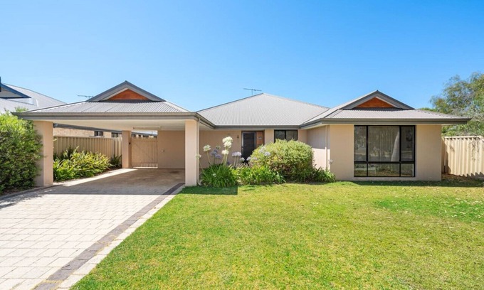 Broadwater House | Sandpiper House: Family & Pet Friendly with Ocean Views