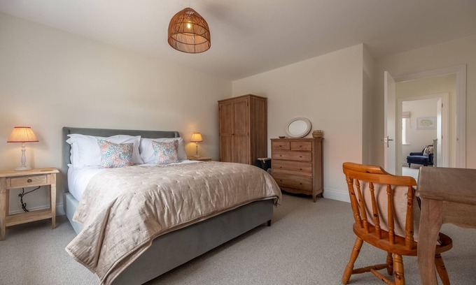Ingoldisthorpe House | Pet-Friendly Sandpiper House with Ocean Views in Norfolk