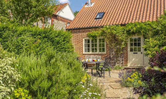 Walsingham House | Pet-Friendly Retreat at Sandpiper Lodge for Families