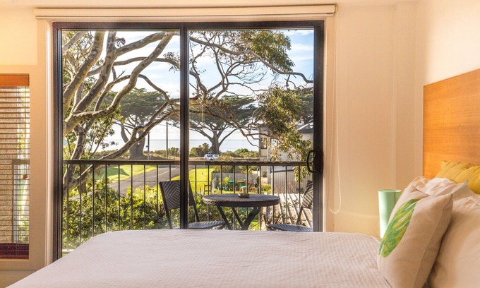 Apollo Bay Hotel | Inviting Sandpiper Motel in Apollo Bay - Guest Rated 9/10