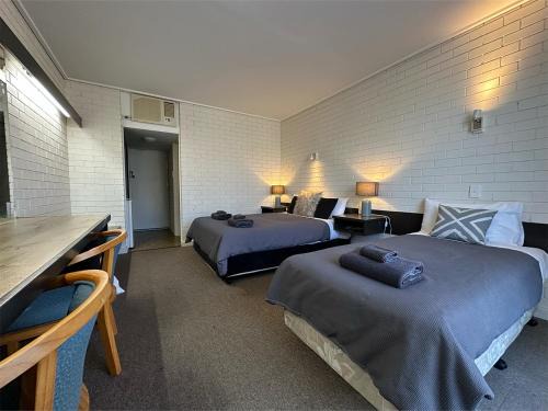 Mount Muirhead Hotel | Discover Sandpipers @ Millicent: Family-Friendly Retreat