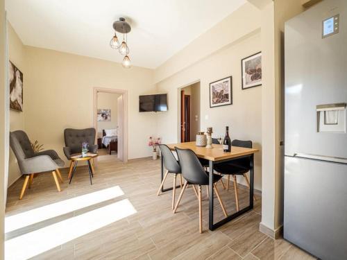 Gouvia Apartment | Sandra's Beach House: Oceanfront Retreat with Top Ratings