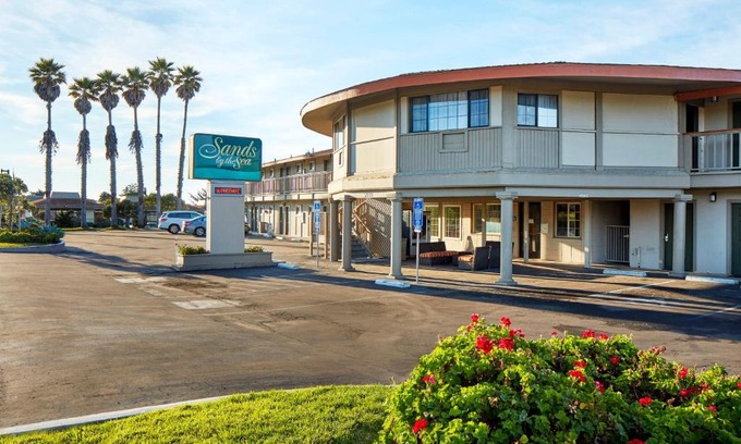San Simeon Hotel | Oceanfront Sands by the Sea Motel: Family-Friendly Retreat