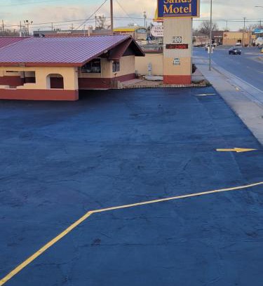 Portales Hotel | Pet-Friendly Sands Motel with Great Guest Reviews