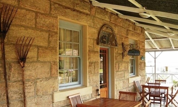Fouriesburg Bed & Breakfast | Cozy Sandstone Chameleon Guesthouse in Fouriesburg