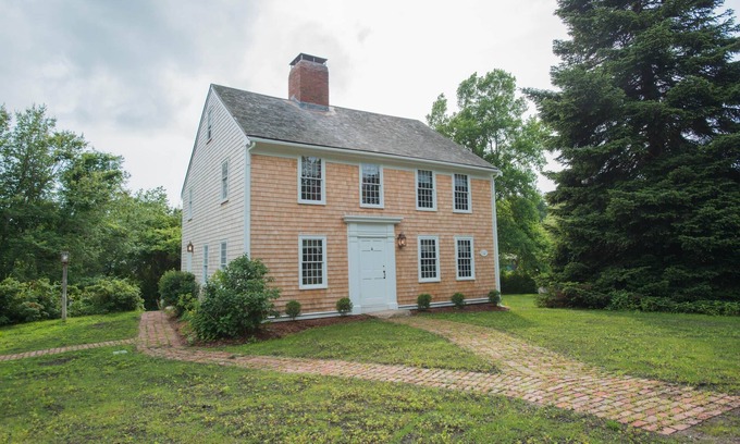 Sandwich House | Discover the Deacon Eldred House on Cape Cod - Rated 10/10
