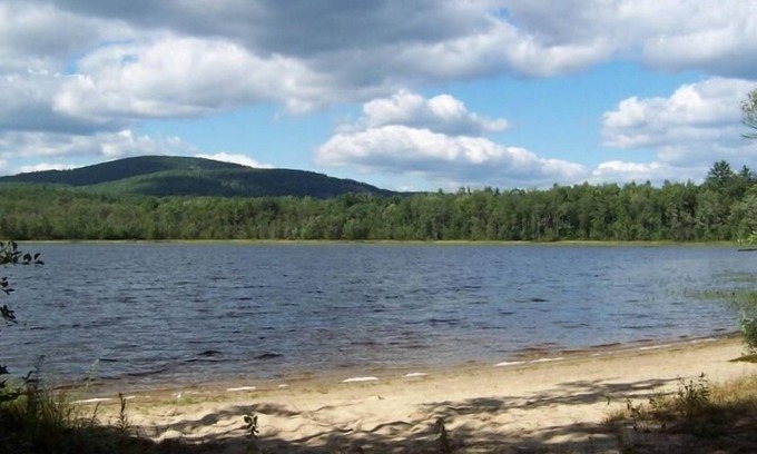 Stoneham Ski Chalet | Tranquil Sandy Beach Alpine Chalet by Private Pond