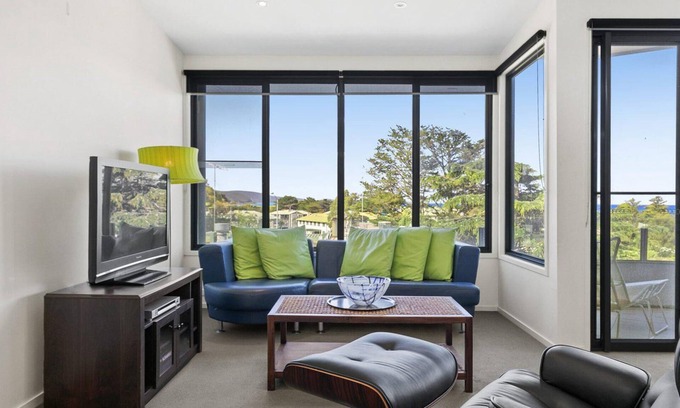 Lorne House | Beachfront Retreat: WiFi, Pool & Ocean Views Await You