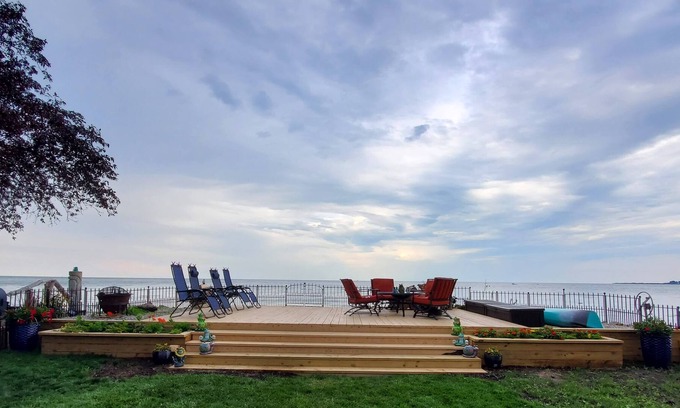 Bay City House | Sandy Beach on Saginaw Bay. Sleeps 10