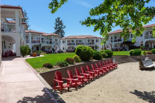 Okanagan-Similkameen Hotel | Beachfront Sandy Beach Suites with Ocean Views & Family Amenities