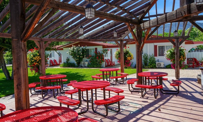 Okanagan-Similkameen Hotel | Beachfront Sandy Beach Suites with Family-Friendly Amenities