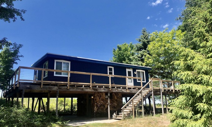 Arcadia House | Private Cottage on Lake Michigan - Pet Friendly Retreat