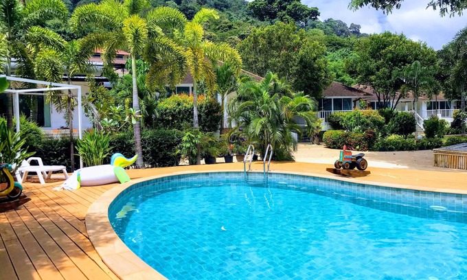Patong House | Inviting Sandy Bloom Villa: 10BR with Pool & Breakfast