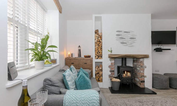 St Ives Cottage | Cozy Sandy Feet Cottage with Oceanfront Views in St Ives