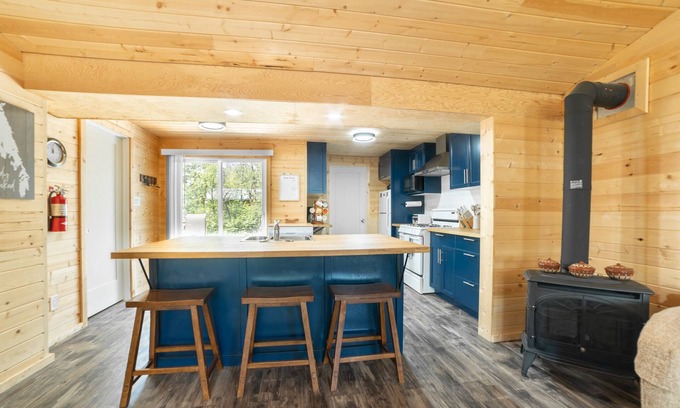 Sandy Hook Cottage | Discover Sandy Hooked: Pet-Friendly 2Bed Cottage Retreat