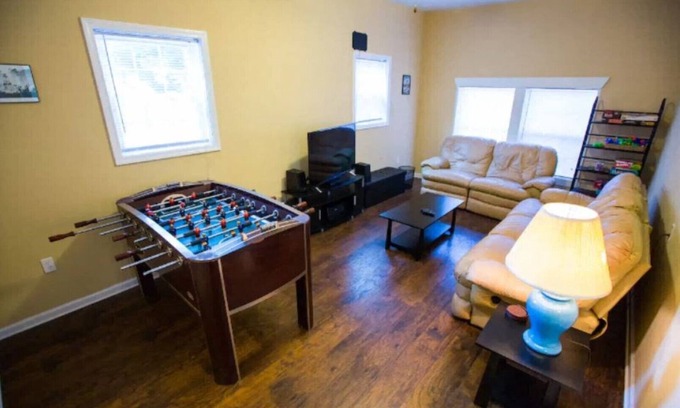 Charleston House | Discover Sandy Oaks: Ideal for Families and Pets!