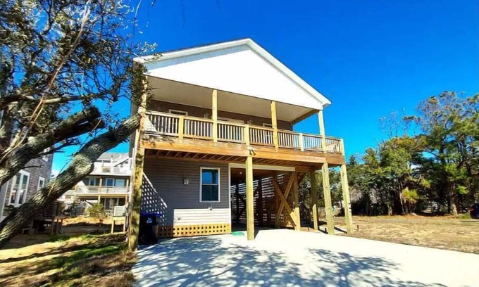 Caffeys Quarters House | Pet-Friendly Retreat at Sandy Pants OBX/Duck - Rated 10/10