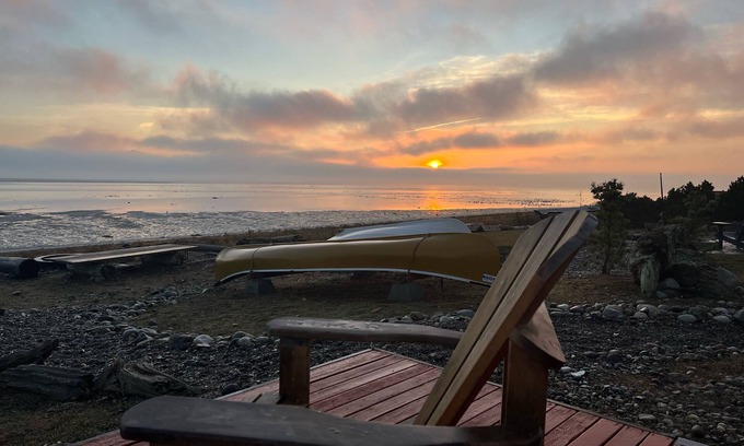 Ferndale House | Ocean View Sandy Point Shalom Cabin - Pet Friendly Retreat