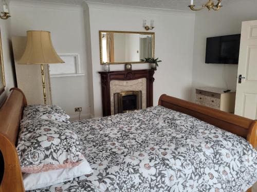Weston-super-Mare Apartment | Family-Friendly Sandy Retreat with Top Guest Reviews