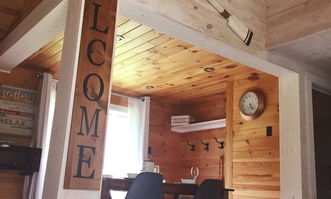 Tiny Cottage | Top-Rated Sandy's Tiki Hut: Your Family Beach Retreat