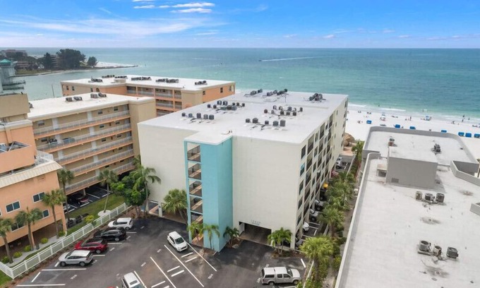 Madeira Beach Condo | Oceanfront Retreat: Sandy Shores 403 with Pool & Ocean View
